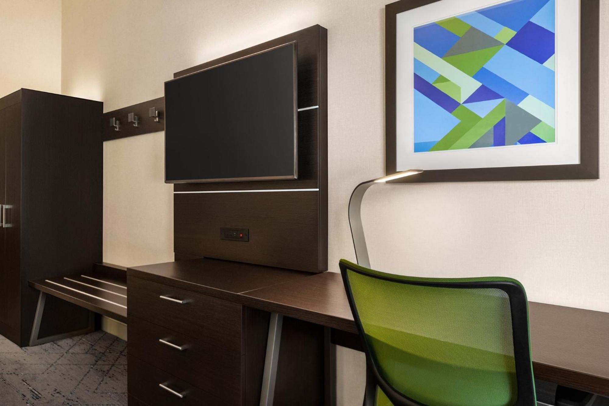 Holiday Inn Express & Suites - Redding By Ihg Exterior foto