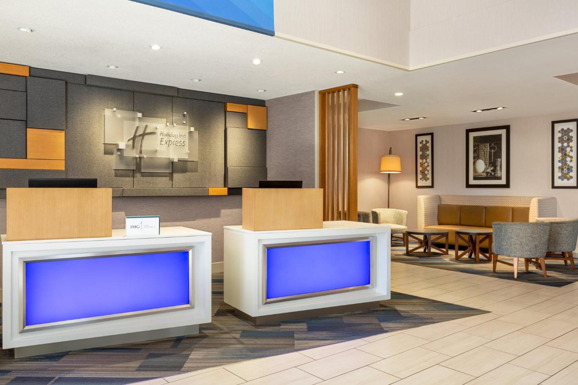 Holiday Inn Express & Suites - Redding By Ihg Exterior foto