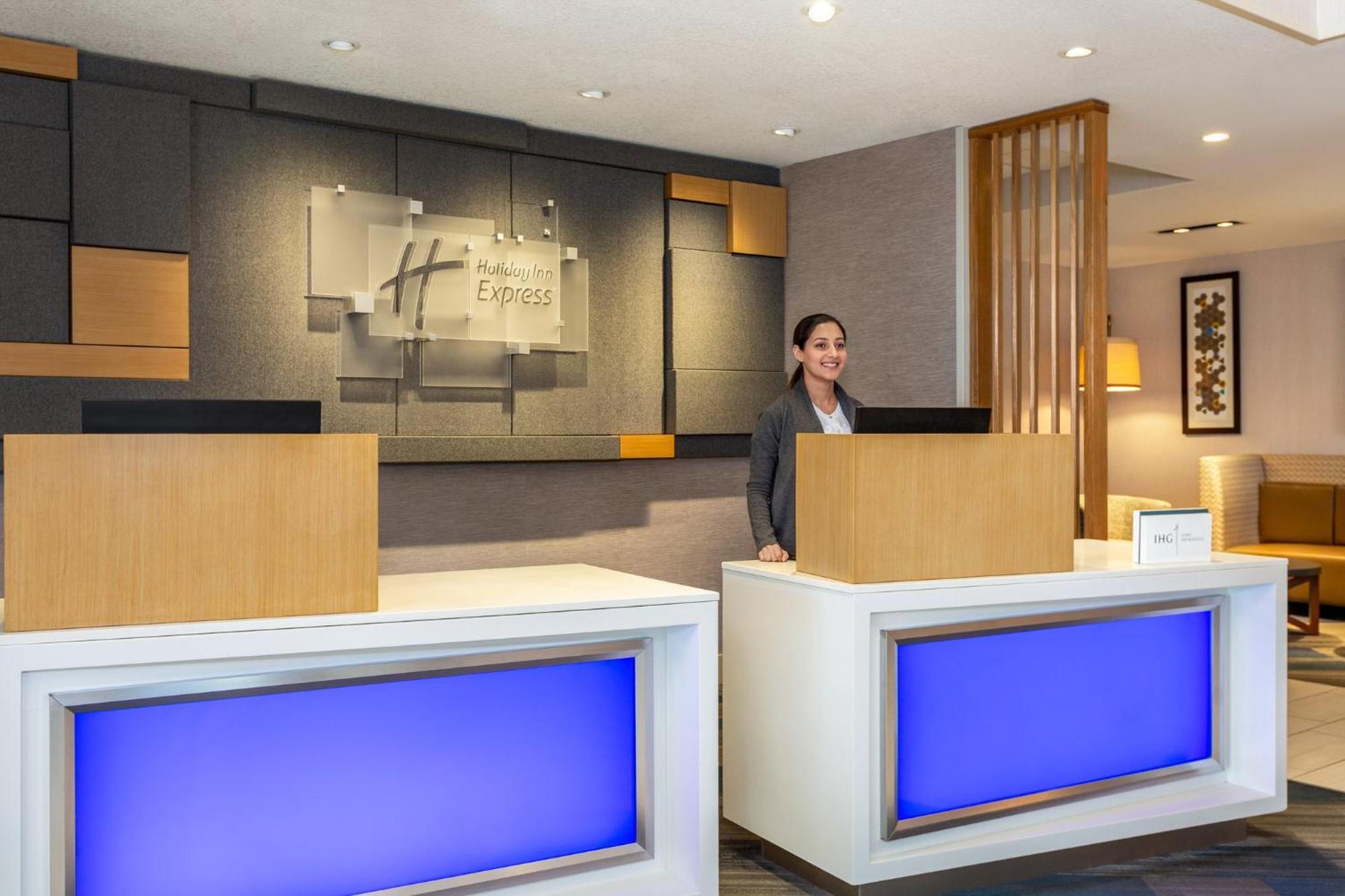 Holiday Inn Express & Suites - Redding By Ihg Exterior foto